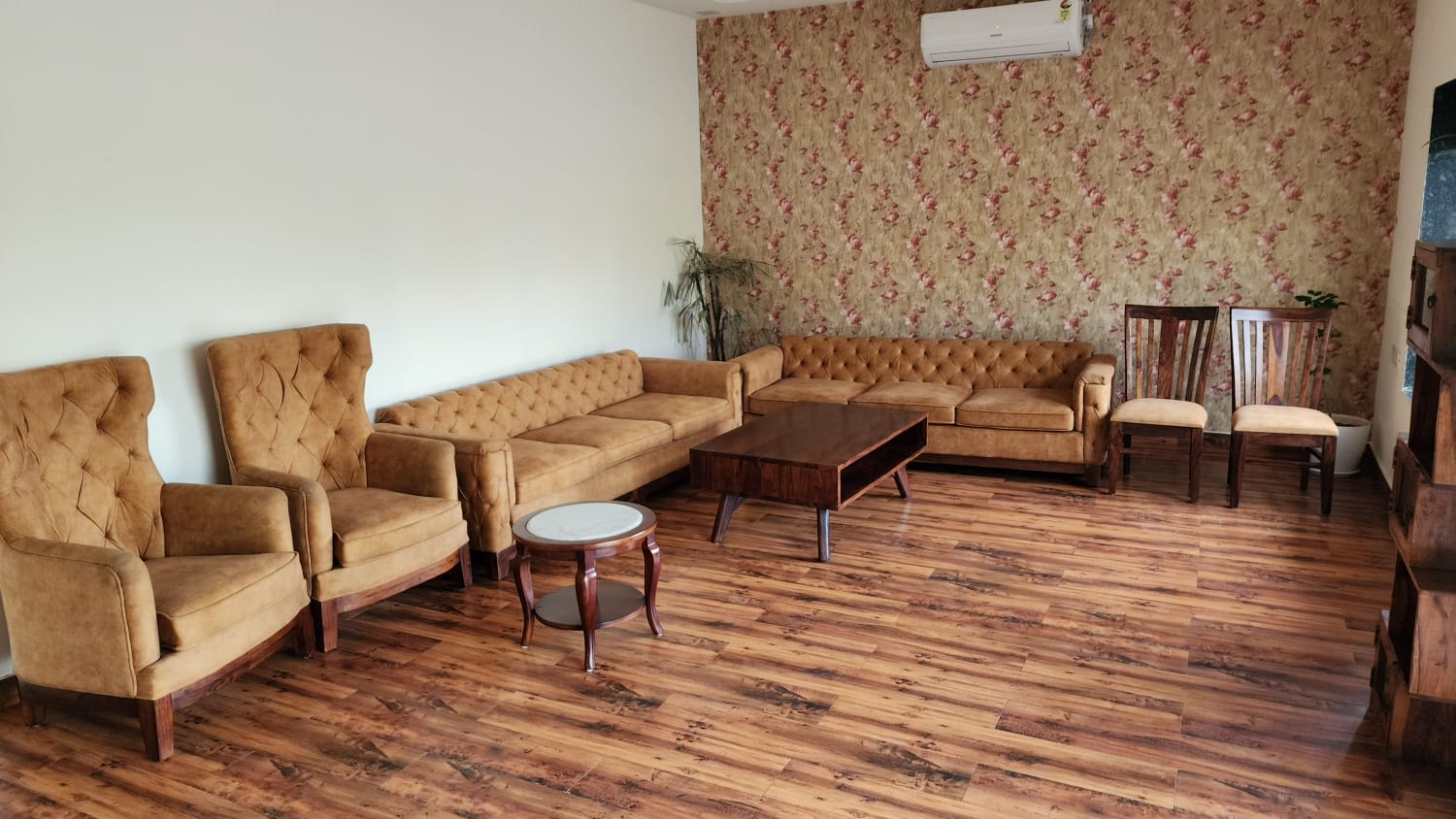 Royal Lounge